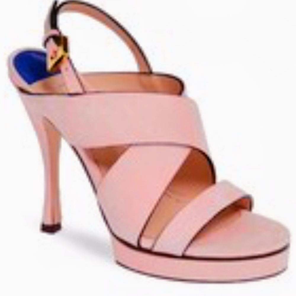 Gorgeous Stuart Weitzman Hester platform suede sandle.Great Mother's Day 🎁🎁🎁